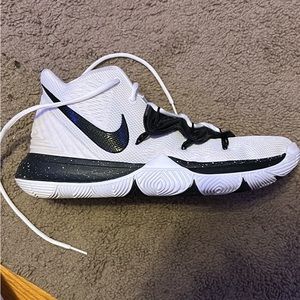 Nike Kyrie 5 TB White Sneakers